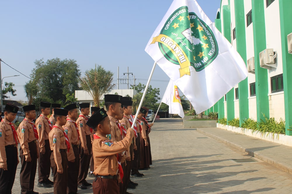 Pelantikan Organtri Ponpes Annuur dan Osis MTs Yusuf Annur Lamongan