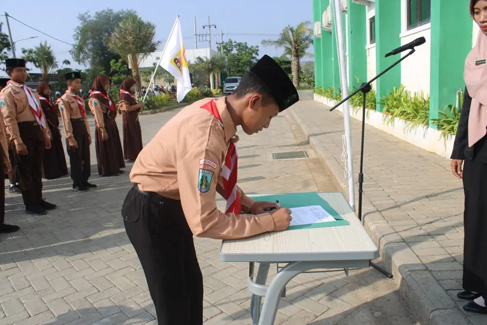 Pelantikan Organtri Ponpes Annuur dan Osis MTs Yusuf Annur Lamongan