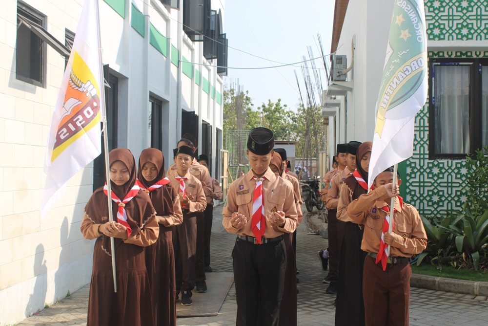 Pelantikan Organtri Ponpes Annuur dan Osis MTs Yusuf Annur Lamongan