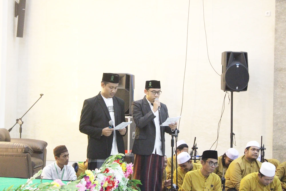 Pengajian Akbar dan Penyerahan Hadiah Juara Fesqi Yayasan Asiyah Annur Lamongan