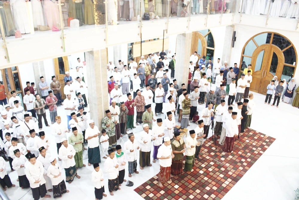 Pengajian Akbar dan Penyerahan Hadiah Juara Fesqi Yayasan Asiyah Annur Lamongan