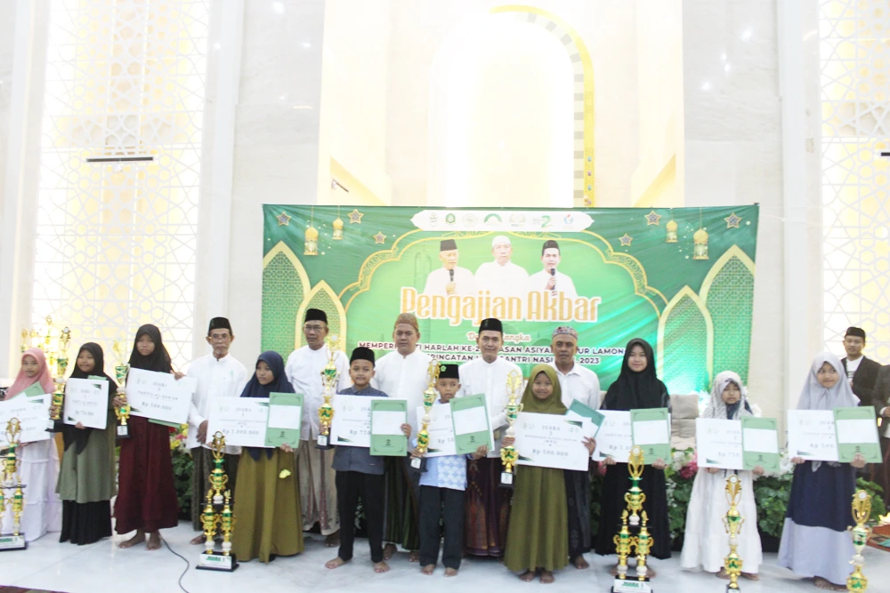 Pengajian Akbar dan Penyerahan Hadiah Juara Fesqi Yayasan Asiyah Annur Lamongan