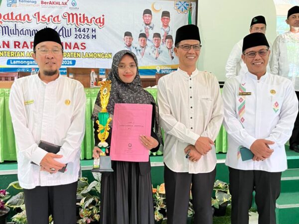Ustadzah Henik Anjayati Raih Juara 3 Kepala Madrasah Berprestasi Tingkat Kabupaten Lamongan