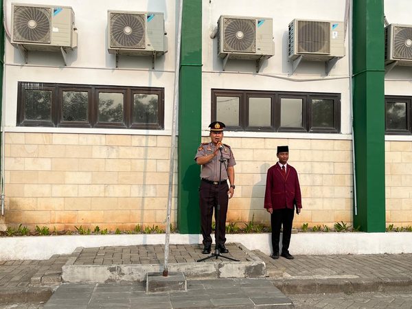 Kapolsek Kembangbahu Jadi Pembina Upacara di MTs dan MA Yusuf Annur Lamongan, Tanamkan Kesadaran Anti-Bullying, Tertib Berlalu Lintas, dan Bahaya Narkoba
